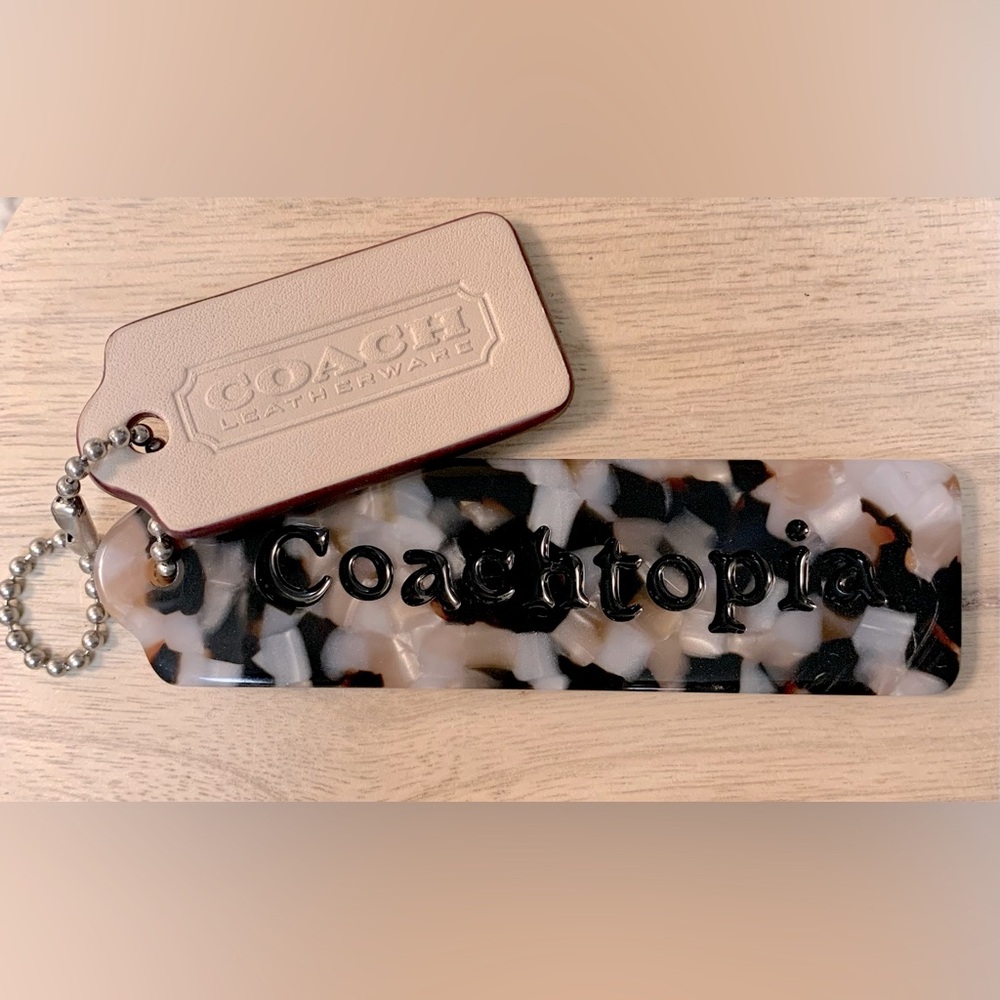 Coachtopia | Resin & Leather | Main colors: Black/Amber/Cream